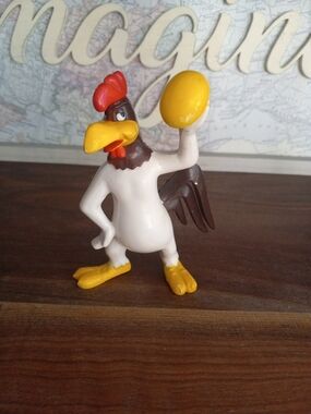 Vintage Foghorn Leghorn Holding Egg 80's Looney Tunes Pvc